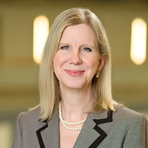 Jennifer Stephens Helm Headshot